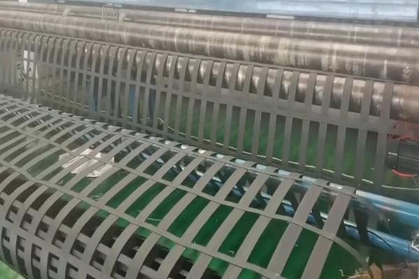 高韧性聚酯纱线集束土工格栅在路基中的应用有哪些  第1张