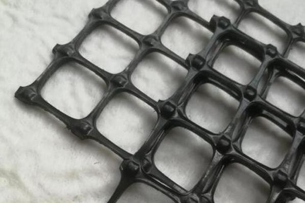 双向塑料土工格栅的生产制作流程 第1张